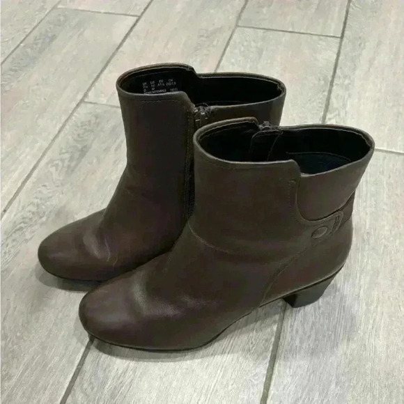 Clarks Women Lucette Jewel Dark Brown Leather Ankle Boots Rubber Sole Size 10 - Picture 4 of 10